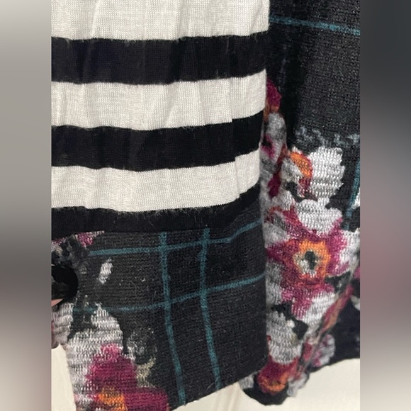 Viamor Long Sleeve Shirt Floral with Stripped Sleeves Size Small - Picture 4 of 6
